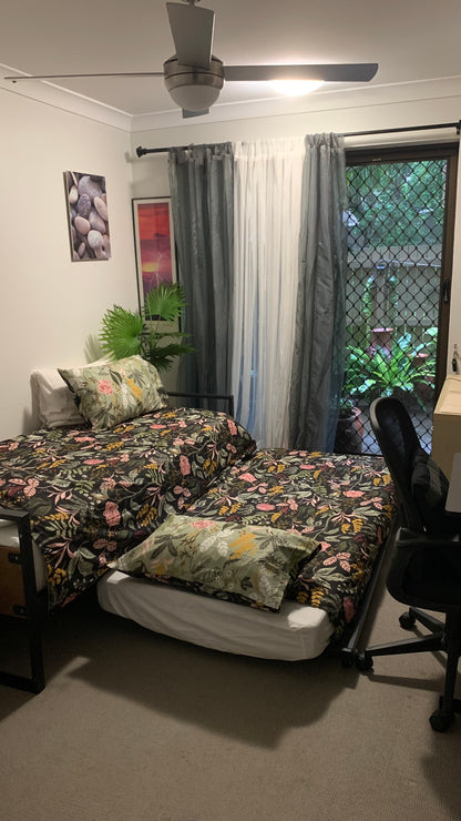 Brisbane St. Lucia 4067 - VIP Hosting - Own Private Bathroom and Healthy Meals daily